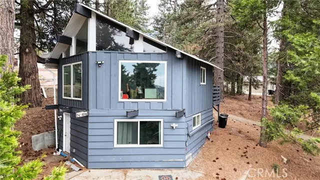 30904 Live Oak Drive, Running Springs, CA 92382