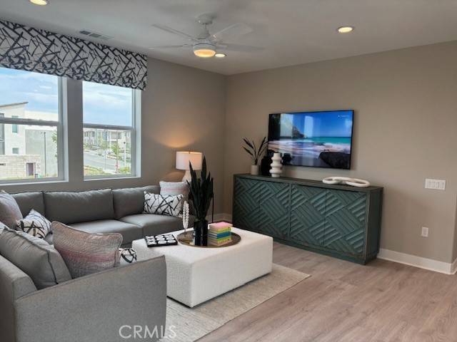 Valencia (santa Clarita), CA 91381,27434 Creekwood Lane