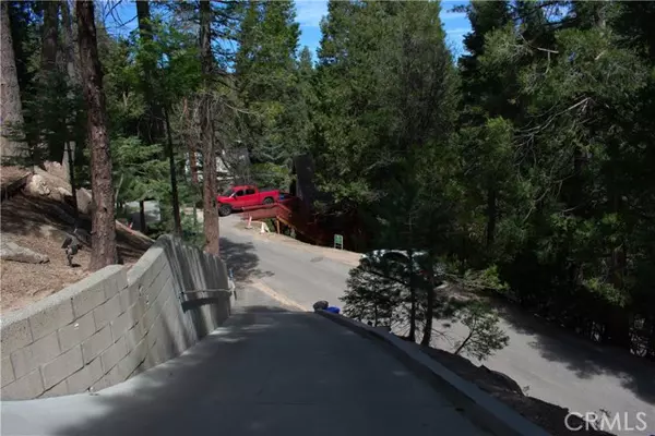 Twin Peaks, CA 92391,26241 Boulder Lane