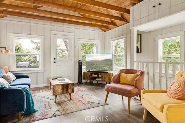 577 Acacia Drive, Crestline, CA 92325