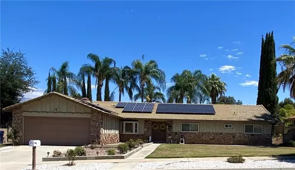 215 Pinewood Court, Redlands, CA 92374