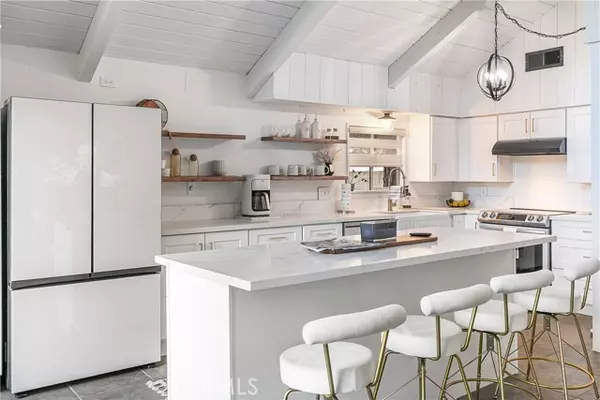 Twin Peaks, CA 92391,628 Rose Lane