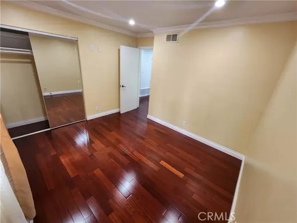 Granada Hills (los Angeles), CA 91344,16331 Shamhart Drive