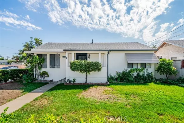 Santa Ana, CA 92703,825 N Raitt Street