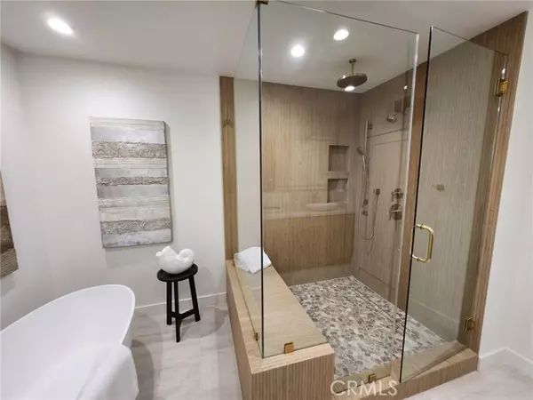 Los Angeles, CA 90049,11919 Mayfield #2