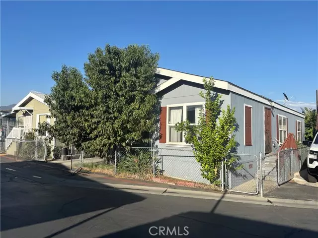 1826 W 19th Street #18, Highland, CA 92411