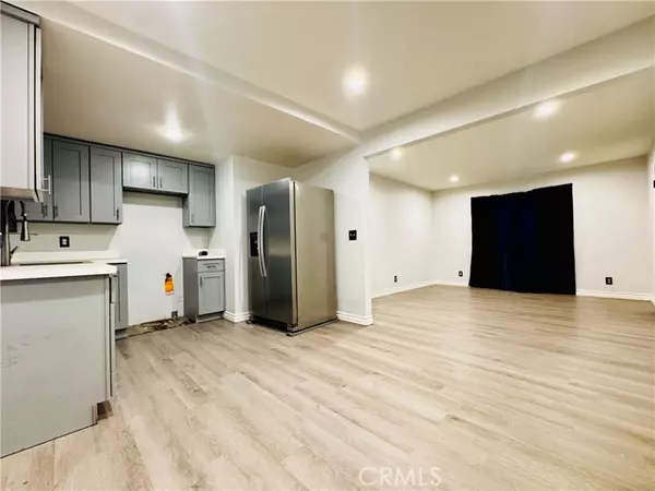 323 W 47th Place, Los Angeles, CA 90037