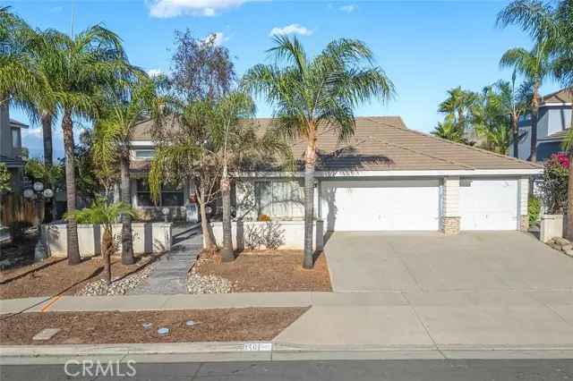 1561 E Chase Drive, Corona, CA 92881