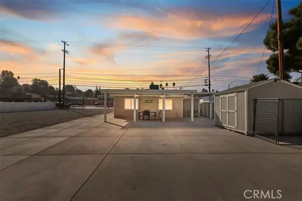 Corona, CA 92881,19594 Temescal Canyon Road