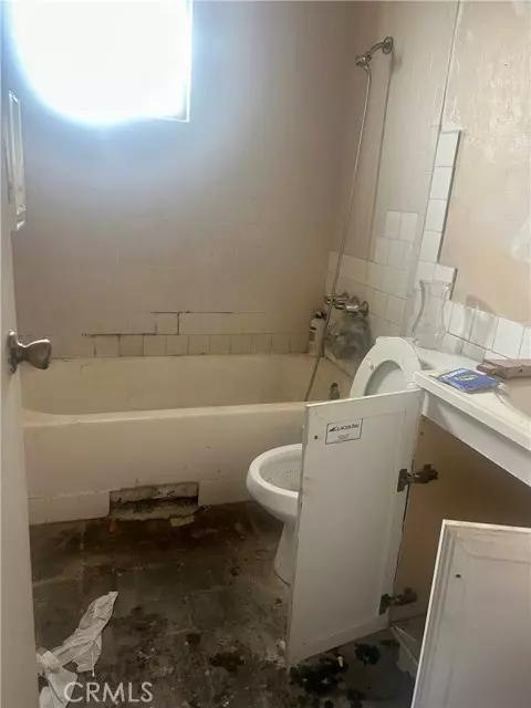 Ontario, CA 91764,1228 E D