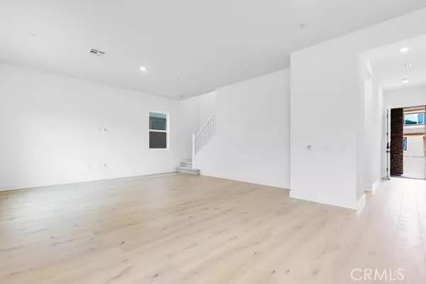 Irvine, CA 92618,205 Lily Loop