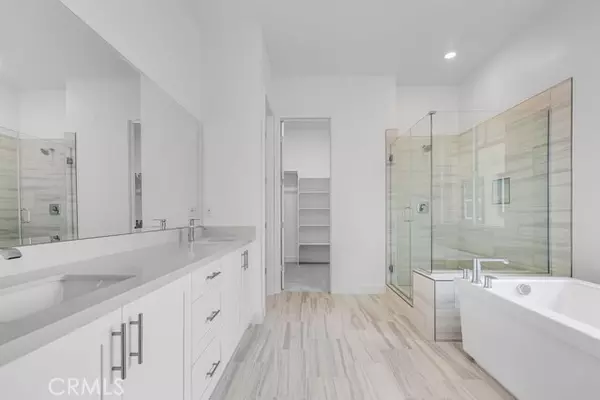 Irvine, CA 92618,205 Lily Loop