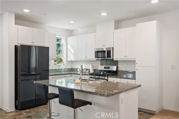 Fontana, CA 92336,5604 Altamura Way #10