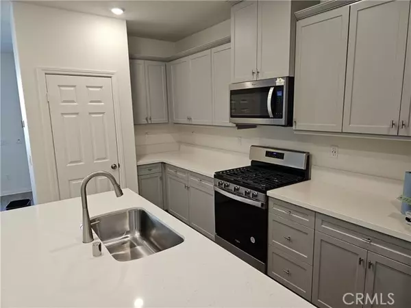 Ontario, CA 91761,3937 E Carmel Privado