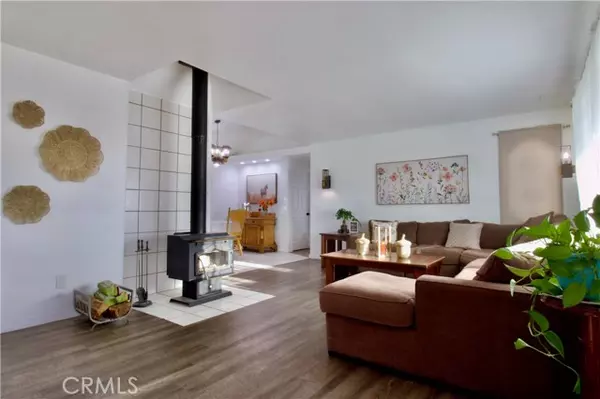 Oak Hills, CA 92344,8011 Fuente