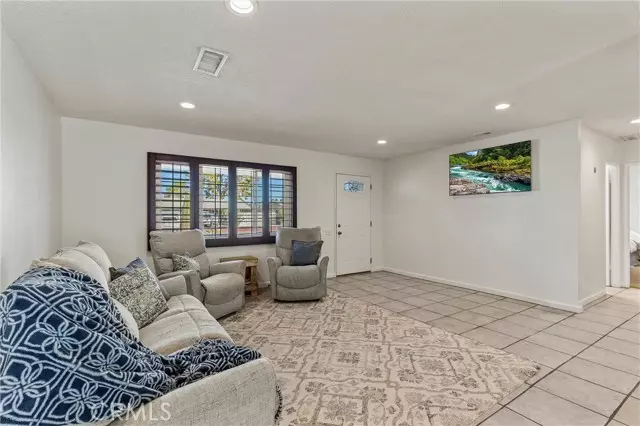 Palm Desert, CA 92211,42585 Iowa Street