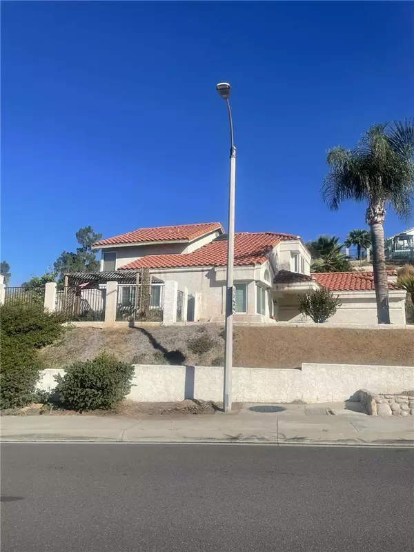 Highland, CA 92346,28784 Canyon Oak