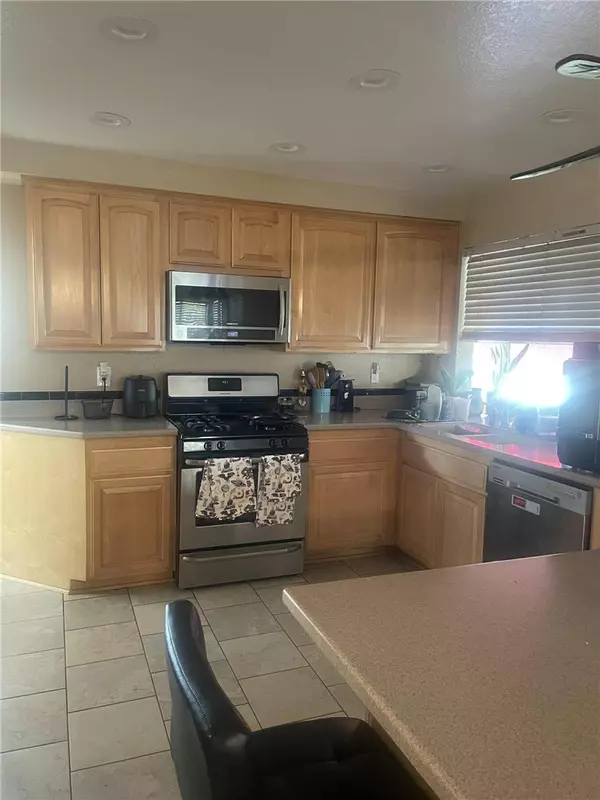 Highland, CA 92346,28784 Canyon Oak