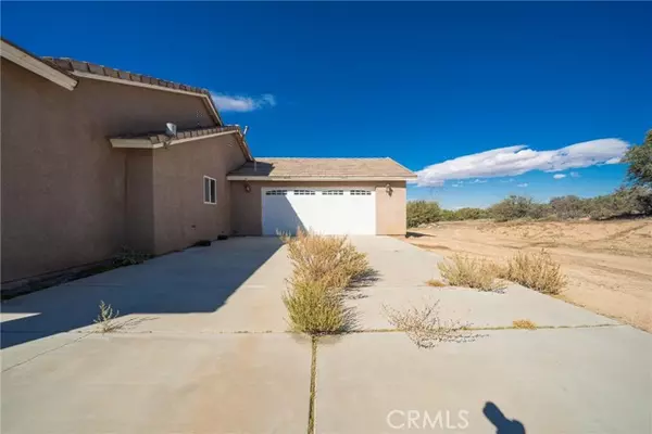 Oak Hills, CA 92344,5378 Bellflower Street