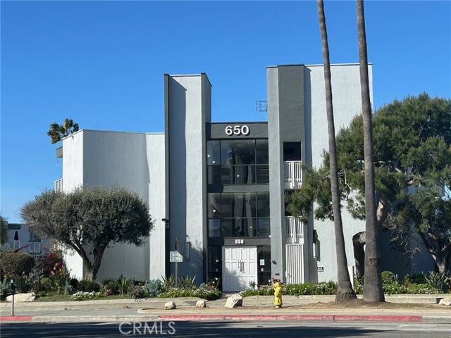 Redondo Beach, CA 90277,650 The Village #106
