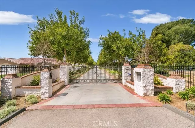 15980 Summit Crest Drive, Riverside, CA 92506