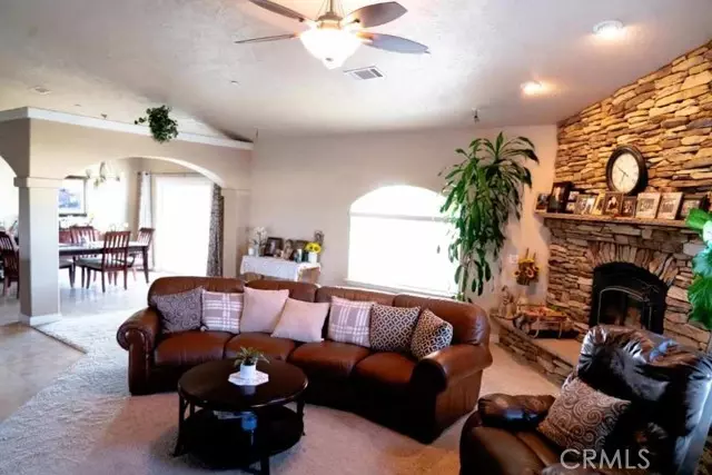 12720 Farmington Street, Oak Hills, CA 92344