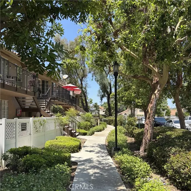 Rancho Santa Margarita, CA 92688,9 Silktassel #147