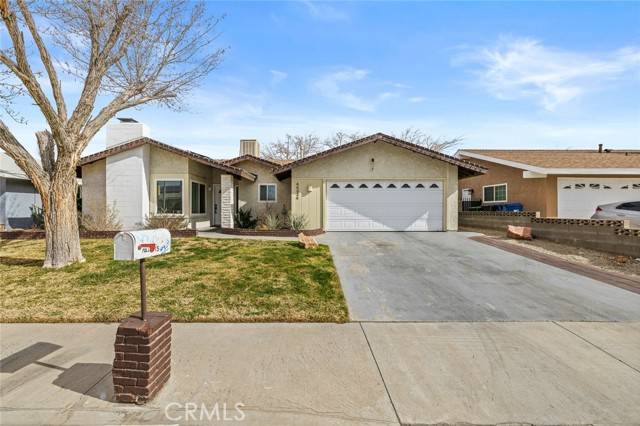 44934 Hanstead Avenue, Lancaster, CA 93535