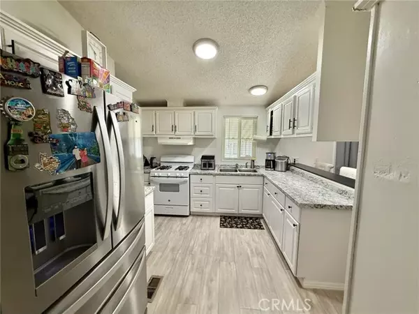 Apple Valley, CA 92308,22020 Nisqually Road #49