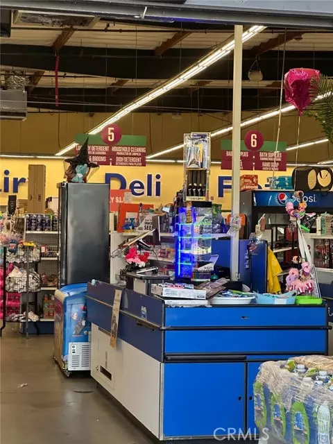 Riverside, CA 92503,6230 Van Buren Blvd