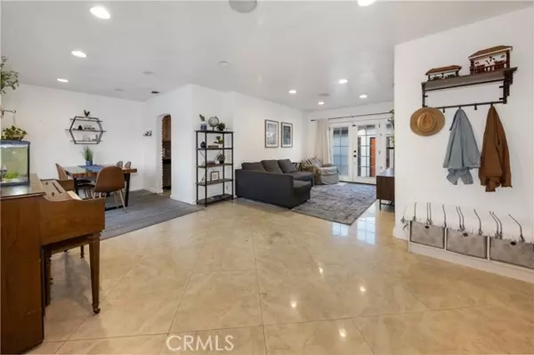 Bellflower, CA 90706,9226 Foster