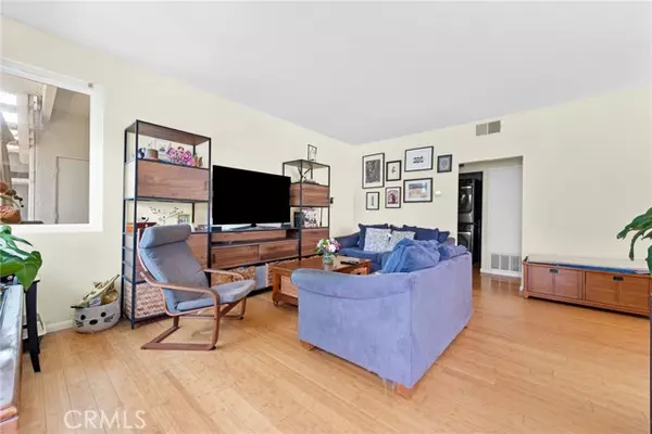 Irvine, CA 92620,73 Huntington #322