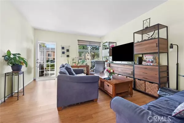 Irvine, CA 92620,73 Huntington #322