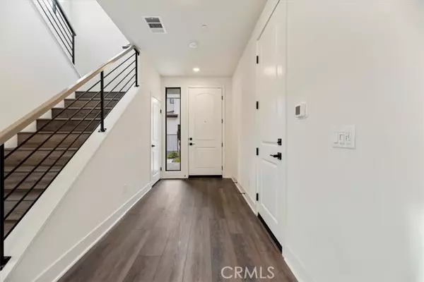 Los Angeles, CA 90042,1019 N STALEY LANE