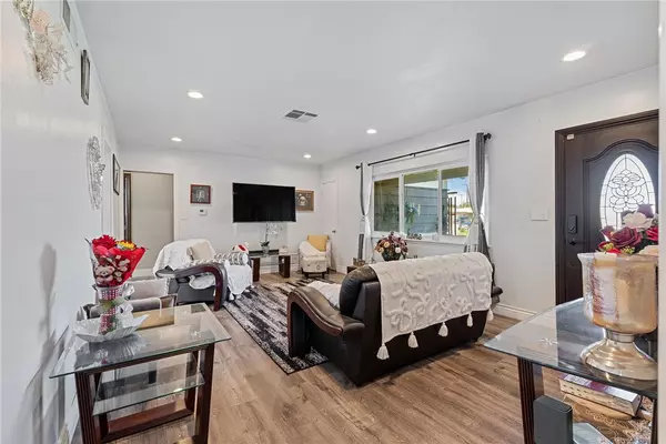 Rialto, CA 92376,255 W Valencia