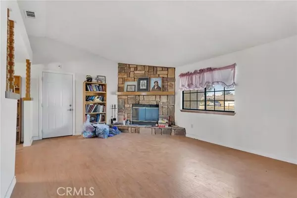 Apple Valley, CA 92307,15457 Washoan