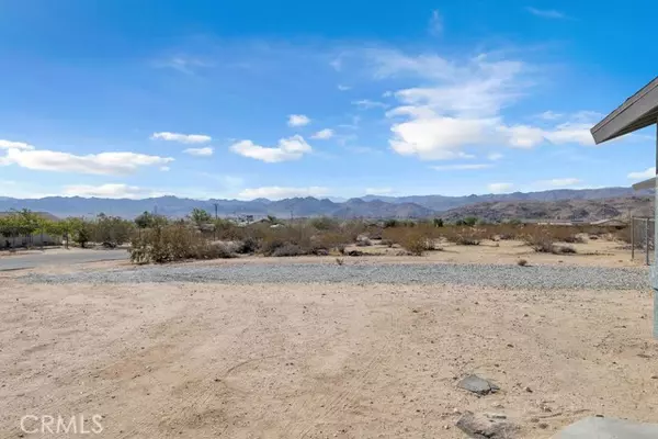 Joshua Tree, CA 92252,4588 Avenida La Flora Desierta