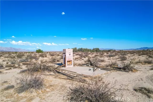 Twentynine Palms, CA 92277,6 Pole Line Road