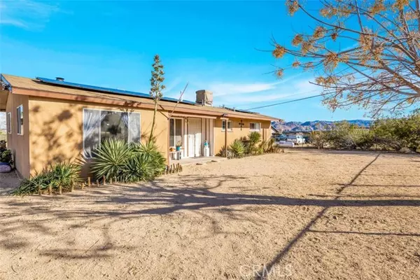 Joshua Tree, CA 92252,4869 Avenida La Manana