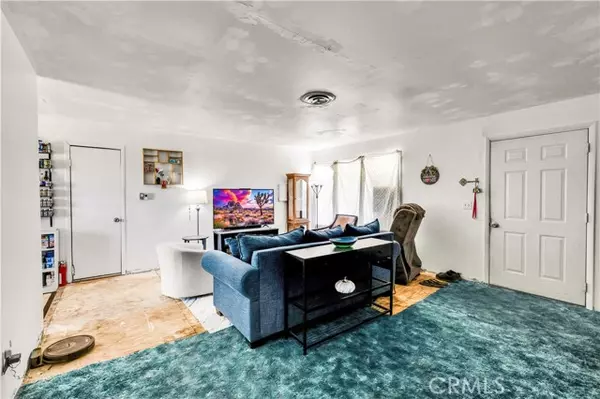 Joshua Tree, CA 92252,4805 Avenida La Mirada