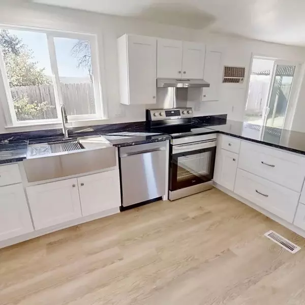 Kelseyville, CA 95451,9113 Hopi Court