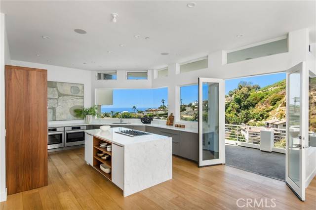 547 Temple Hills Drive, Laguna Beach, CA 92651