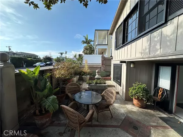 Laguna Beach, CA 92651,1056 Glenneyre Street