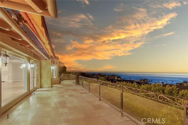 Laguna Beach, CA 92651,517 Emerald Bay