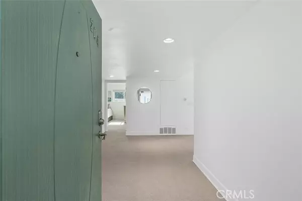 Laguna Beach, CA 92651,21703 Ocean Vista Drive #204