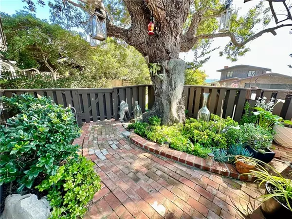 Laguna Beach, CA 92651,911 Cliff Drive