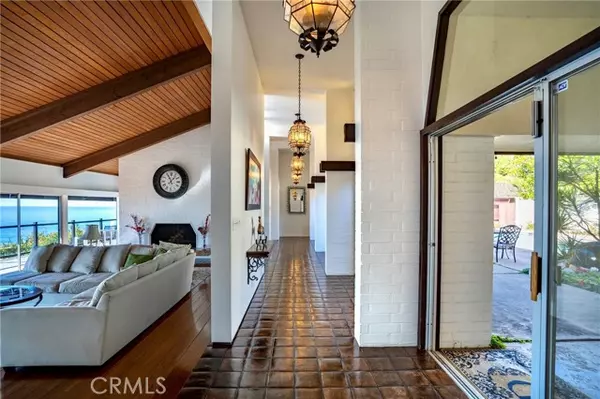 Laguna Beach, CA 92651,481 Dartmoor Street