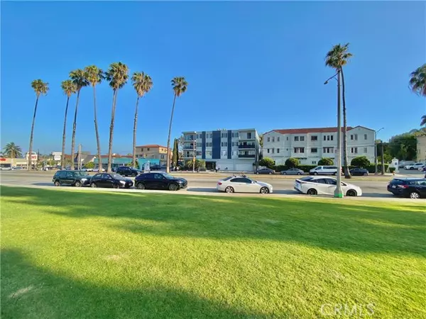 Long Beach, CA 90803,3707 E Livingston Drive #403