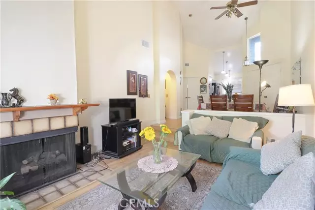 25613 Pine Creek Lane, Wilmington (los Angeles), CA 90744