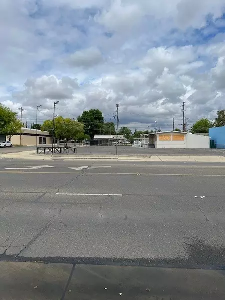 61 W 16th Street, Merced, CA 95340